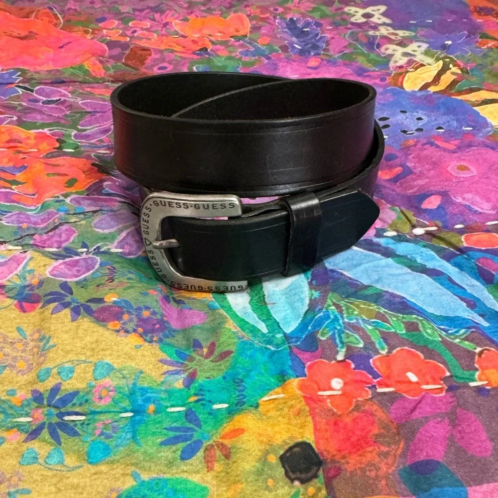 Guess ? USA Vintage Black Leather Belt Distressed Retro Silver Buckle Size M